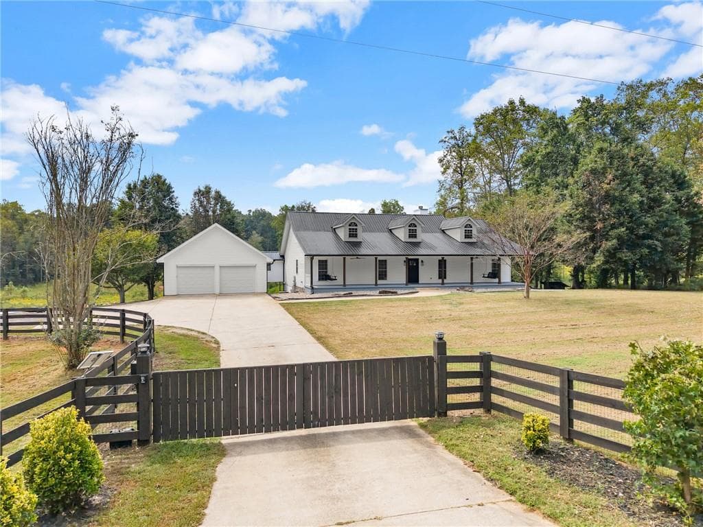 4 bedroom, 3 bathroom, 4,608 sq ft single family residence for sale at 6147 Dahlonega Highway, Clermont, GA 30527 — photo 2