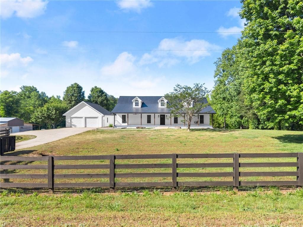 4 bedroom, 3 bathroom, 4,608 sq ft single family residence for sale at 6147 Dahlonega Highway, Clermont, GA 30527 — photo 3