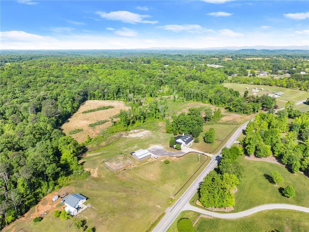 4 bedroom, 3 bathroom, 4,608 sq ft single family residence for sale at 6147 Dahlonega Highway, Clermont, GA 30527 — photo 9