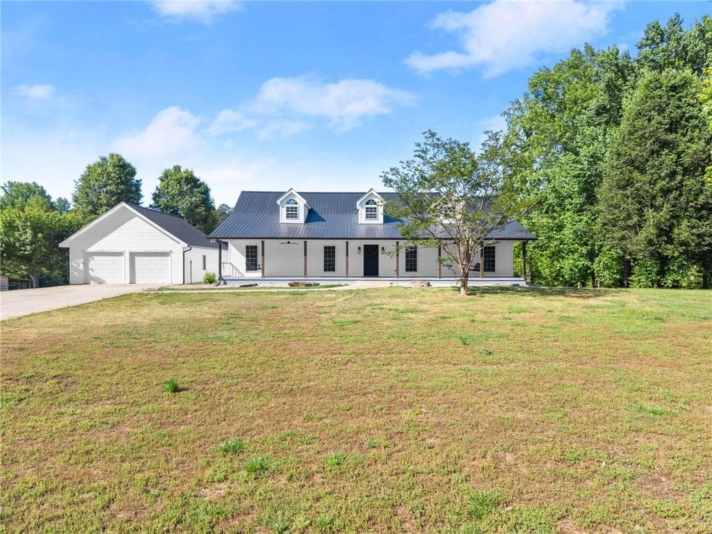 4 bedroom, 3 bathroom, 4,608 sq ft single family residence for sale at 6147 Dahlonega Highway, Clermont, GA 30527 — photo 4
