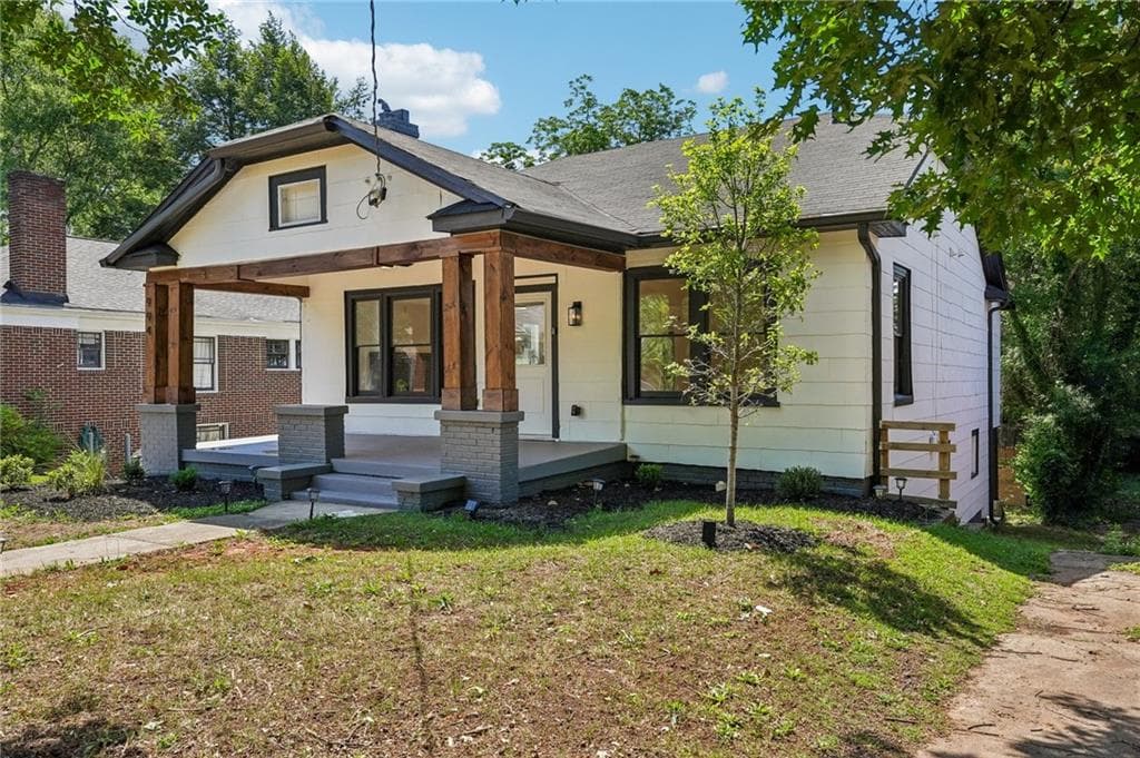 3 bedroom, 2 bathroom, 1,116 sq ft single family residence for sale at 994 Katherwood Drive, Atlanta, GA 30310 — photo 4