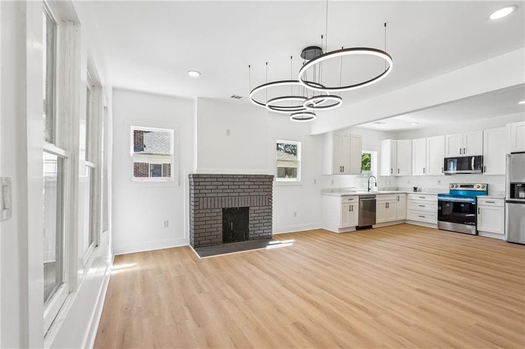 3 bedroom, 2 bathroom, 1,116 sq ft single family residence for sale at 994 Katherwood Drive, Atlanta, GA 30310 — photo 8