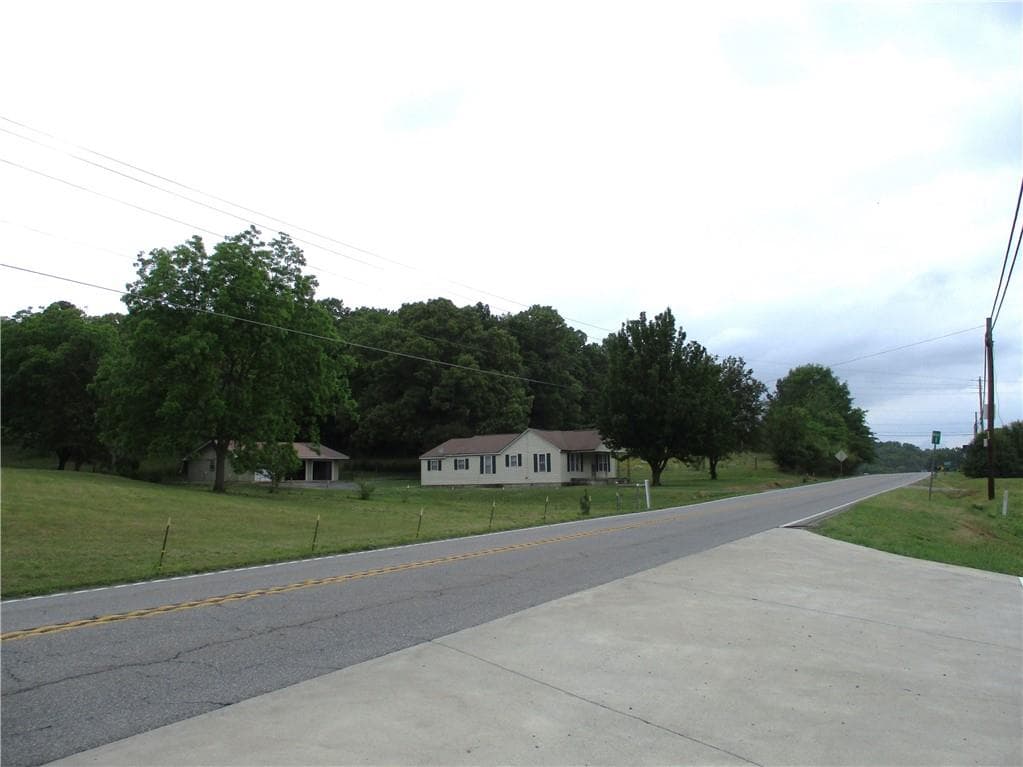 6 bedroom, 3 bathroom multi family for sale at 656*66 Chatsworth Highway, Calhoun, GA 30701 — photo 4