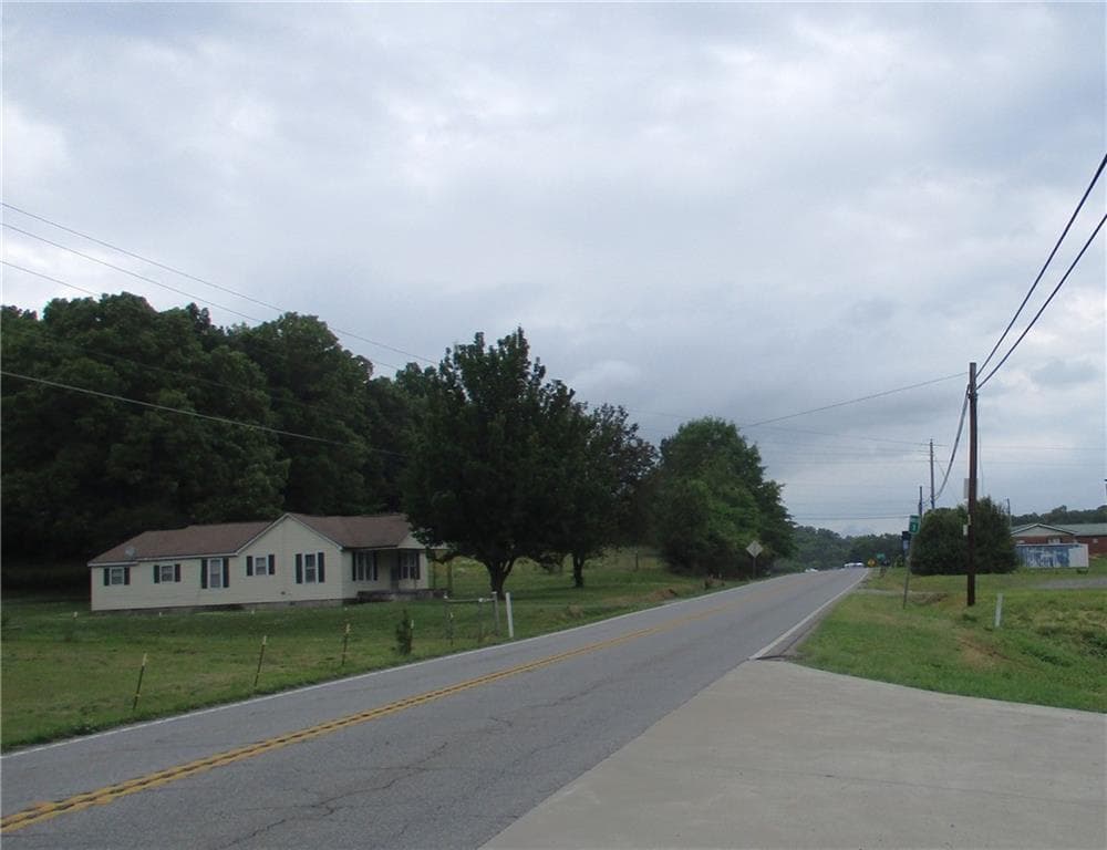 6 bedroom, 3 bathroom multi family for sale at 656*66 Chatsworth Highway, Calhoun, GA 30701 — photo 6