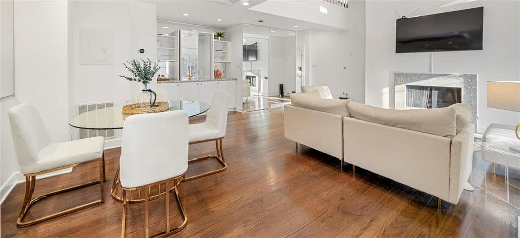 2 bedroom, 2 bathroom condominium for rent at 2840 Peachtree Road 502, Atlanta, GA 30305 for $3,650 a month — photo 6