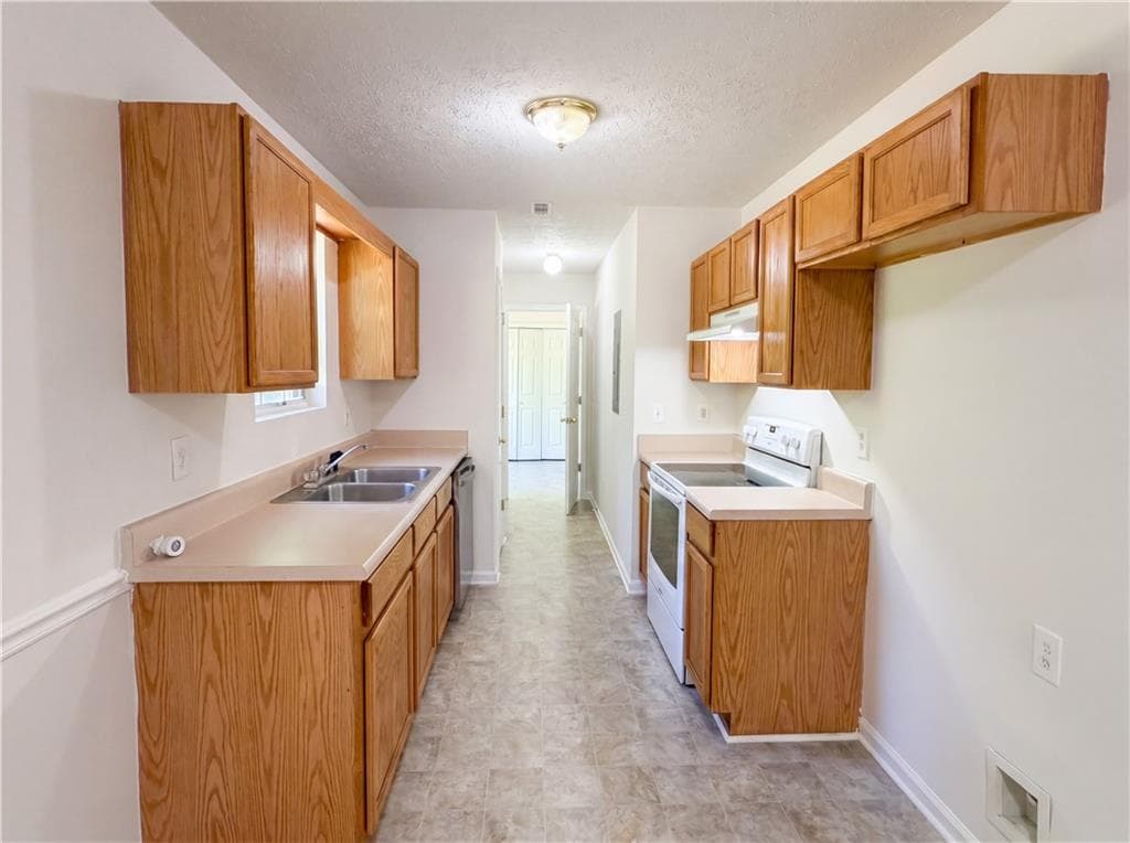 3 bedroom, 2 bathroom, 1,419 sq ft single family residence under contract at 182 Livingston Lane, Covington, GA 30016 — photo 2