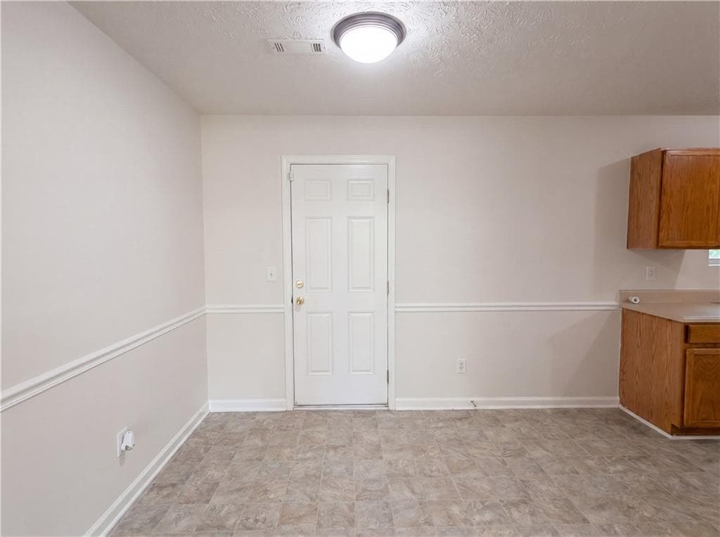 3 bedroom, 2 bathroom, 1,419 sq ft single family residence under contract at 182 Livingston Lane, Covington, GA 30016 — photo 10