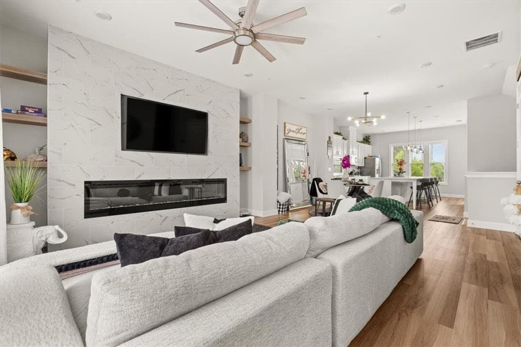 4 bedroom, 4 bathroom, 2,799 sq ft townhouse for sale at 1540 Slopeside Loop, Smyrna, GA 30082 — photo 2