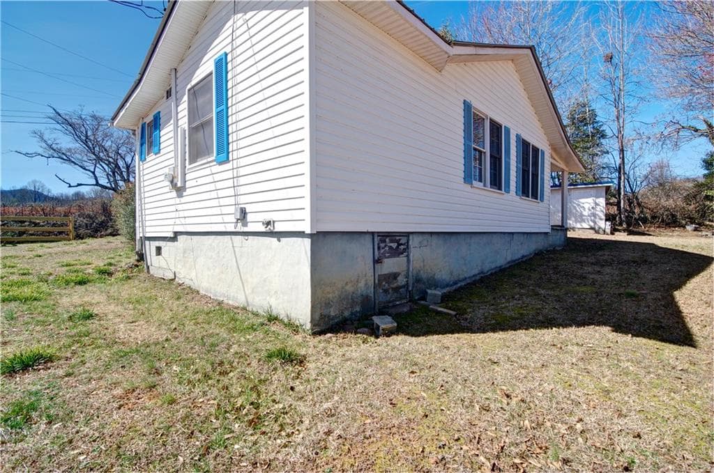 2 bedroom, 1 bathroom, 757 sq ft single family residence for sale at 2165 Townsend Mill Road, Young Harris, GA 30582 — photo 5