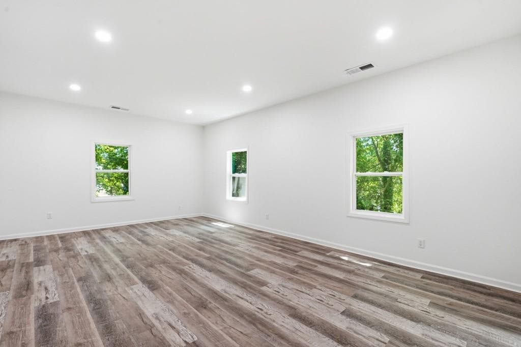 4 bedroom, 3 bathroom, 2,352 sq ft single family residence for sale at 2624 Peyton Road, Atlanta, GA 30318 — photo 4