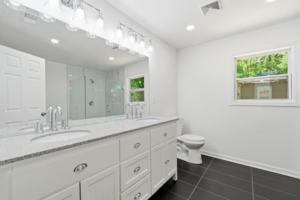 4 bedroom, 3 bathroom, 2,352 sq ft single family residence for sale at 2624 Peyton Road, Atlanta, GA 30318 — photo 5