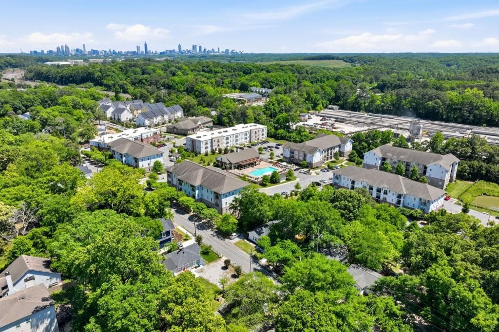 4 bedroom, 3 bathroom, 2,352 sq ft single family residence for sale at 2624 Peyton Road, Atlanta, GA 30318 — photo 7