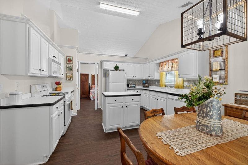 3 bedroom, 2 bathroom, 1,978 sq ft single family residence for sale at 2880 Wadley Lane, Dacula, GA 30019 — photo 3