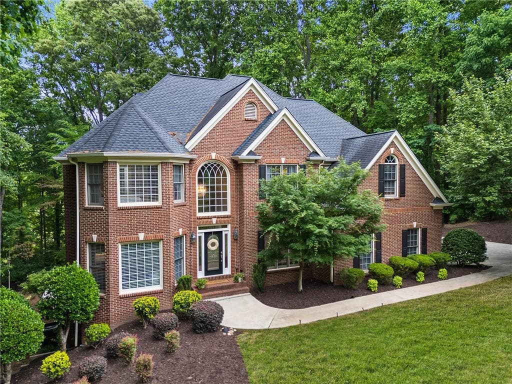 6 bedroom, 5 bathroom, 4,637 sq ft single family residence sold at 565 Stonebrook Farms Drive, Milton, GA 30004