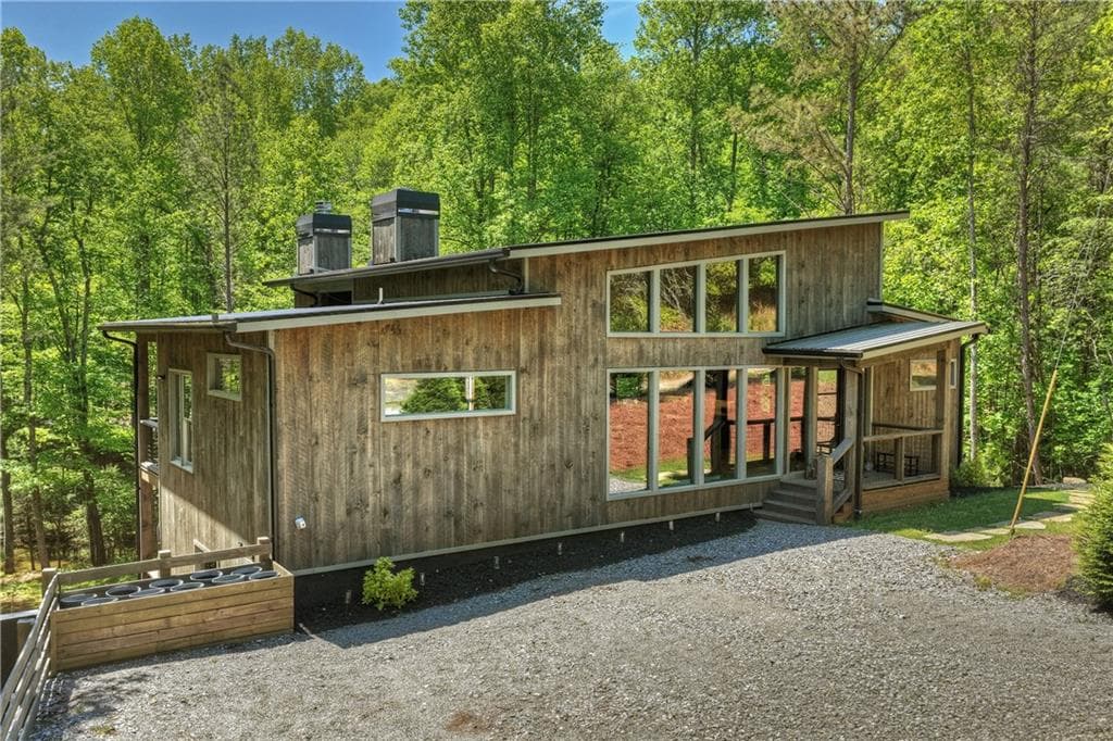 3 bedroom, 4 bathroom, 2,548 sq ft single family residence for sale at 197 Tipton Court, Cherry Log, GA 30522 — photo 2
