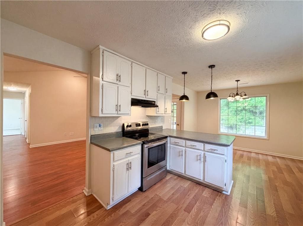 3 bedroom, 2 bathroom, 1,412 sq ft single family residence for sale at 430 Cornwallis Way, Fayetteville, GA 30214 — photo 2