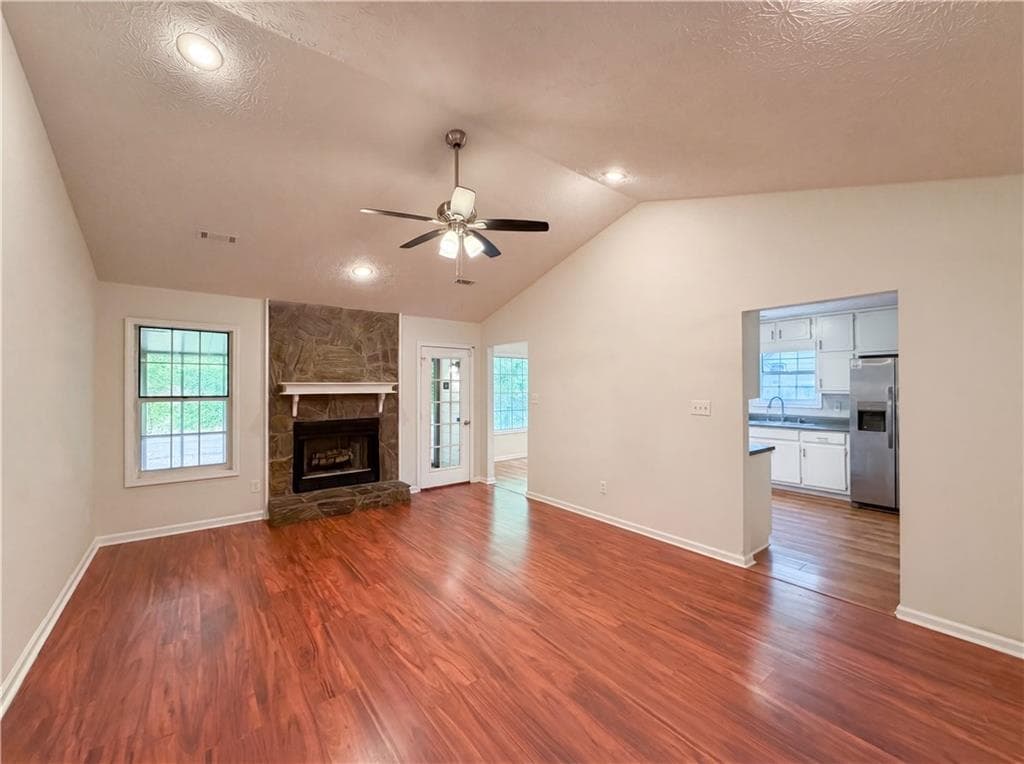 3 bedroom, 2 bathroom, 1,412 sq ft single family residence for sale at 430 Cornwallis Way, Fayetteville, GA 30214 — photo 3