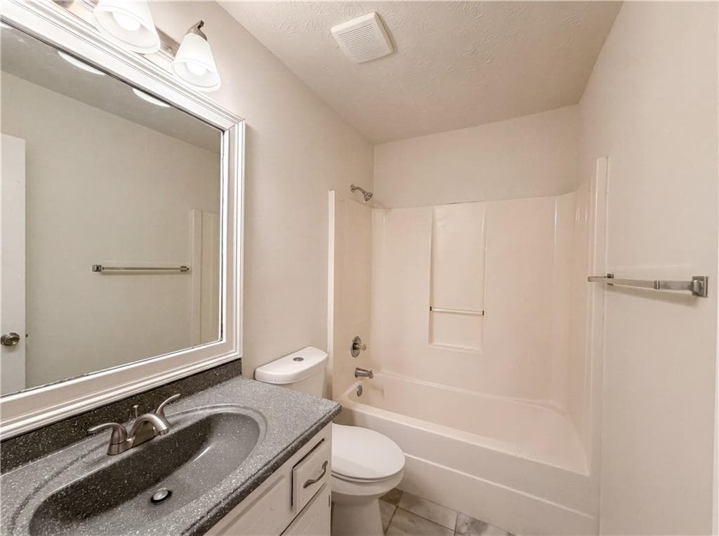 3 bedroom, 2 bathroom, 1,412 sq ft single family residence for sale at 430 Cornwallis Way, Fayetteville, GA 30214 — photo 6