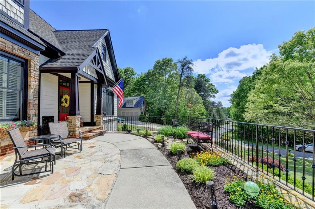 4 bedroom, 5 bathroom, 4,300 sq ft single family residence under contract at 10 Cavender Run, Dahlonega, GA 30533 — photo 2