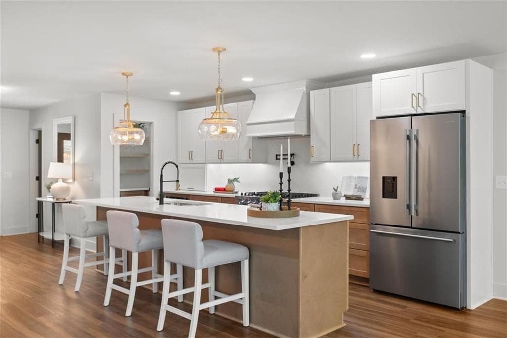 4 bedroom, 5 bathroom, 4,301 sq ft single family residence for sale at 8875 Lakeside Way, Gainesville, GA 30506 — photo 3