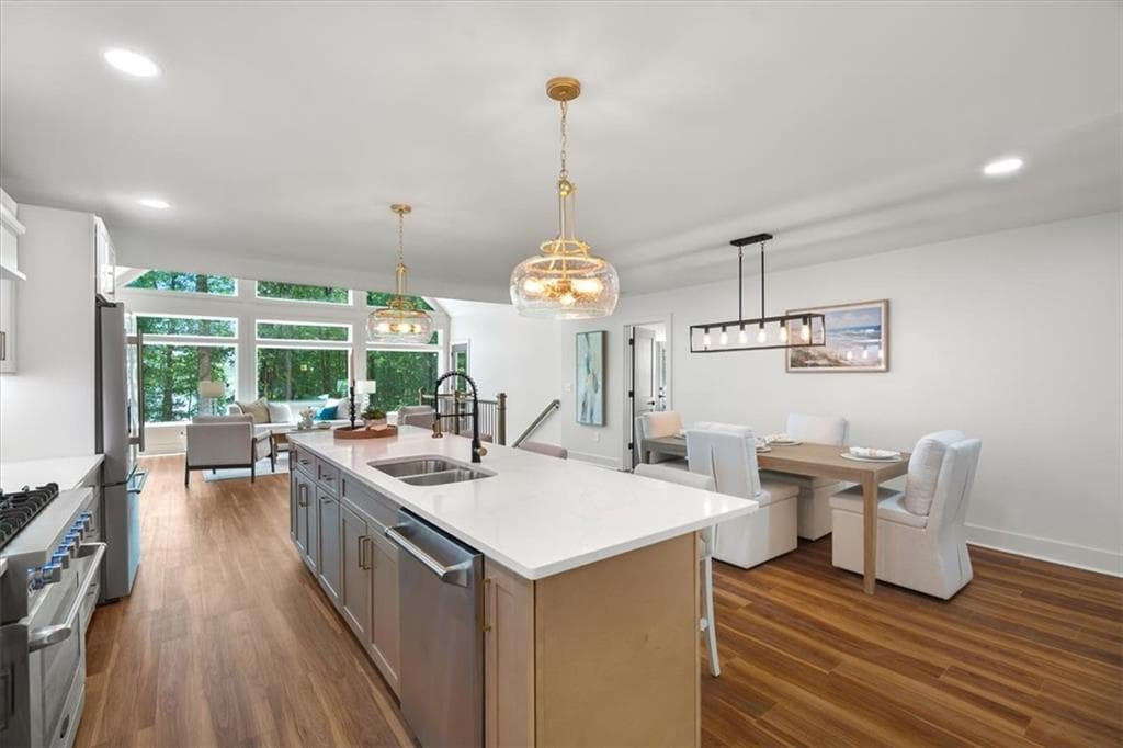 4 bedroom, 5 bathroom, 4,301 sq ft single family residence for sale at 8875 Lakeside Way, Gainesville, GA 30506 — photo 9