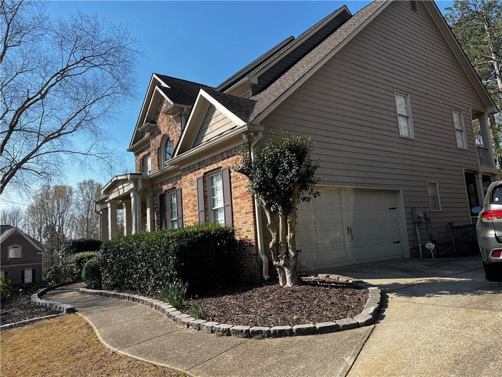 5 bedroom, 5 bathroom, 4,825 sq ft single family residence for sale at 905 Misty Wood Lane, Suwanee, GA 30024 — photo 2