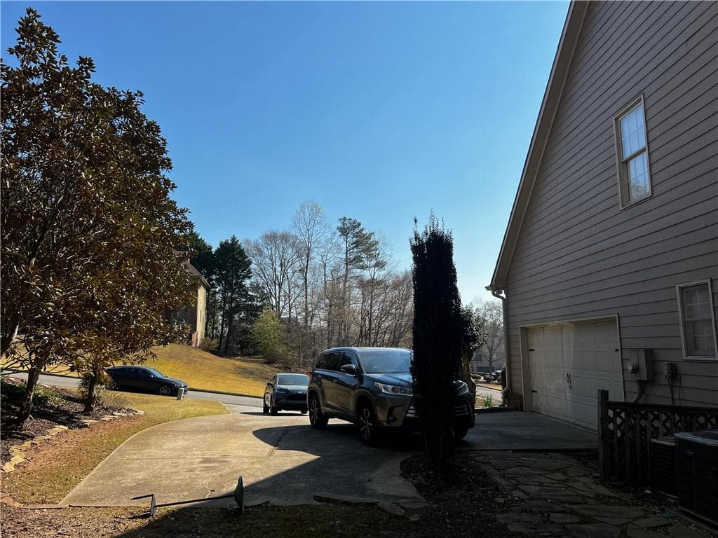 5 bedroom, 5 bathroom, 4,825 sq ft single family residence for sale at 905 Misty Wood Lane, Suwanee, GA 30024 — photo 5