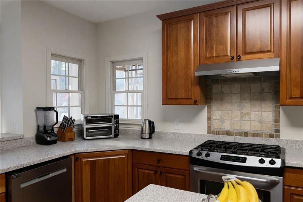 5 bedroom, 5 bathroom, 4,825 sq ft single family residence for sale at 905 Misty Wood Lane, Suwanee, GA 30024 — photo 8