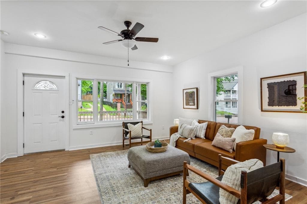 3 bedroom, 2 bathroom, 1,344 sq ft single family residence under contract at 698 Garibaldi Street, Atlanta, GA 30310 — photo 3