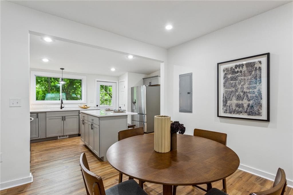 3 bedroom, 2 bathroom, 1,344 sq ft single family residence under contract at 698 Garibaldi Street, Atlanta, GA 30310 — photo 6