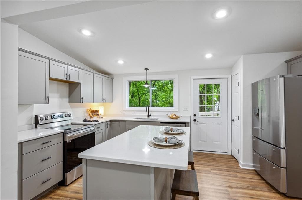 3 bedroom, 2 bathroom, 1,344 sq ft single family residence under contract at 698 Garibaldi Street, Atlanta, GA 30310 — photo 7
