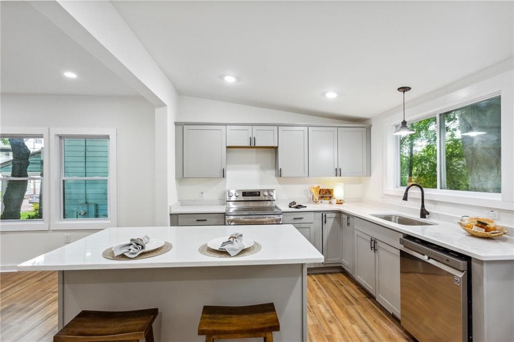 3 bedroom, 2 bathroom, 1,344 sq ft single family residence under contract at 698 Garibaldi Street, Atlanta, GA 30310 — photo 8