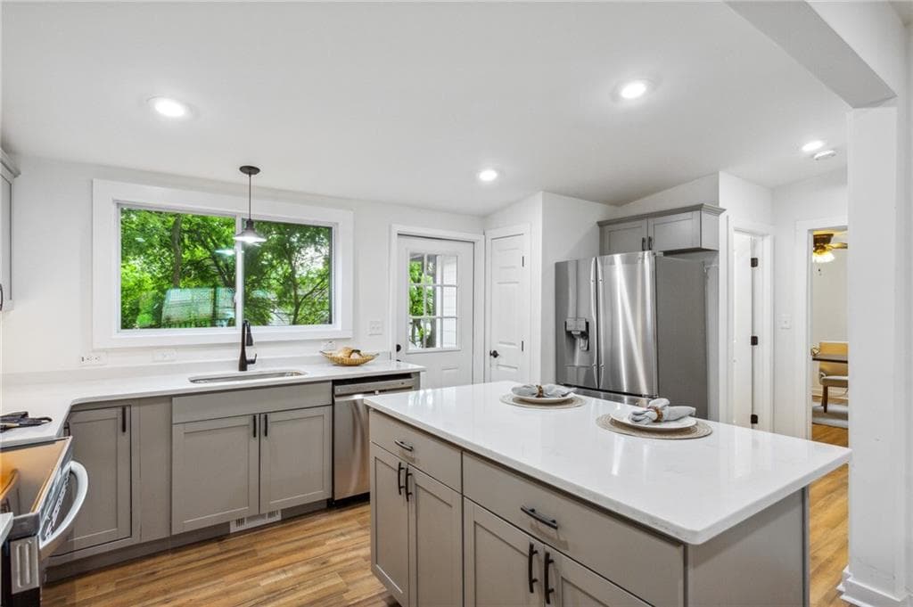 3 bedroom, 2 bathroom, 1,344 sq ft single family residence under contract at 698 Garibaldi Street, Atlanta, GA 30310 — photo 9