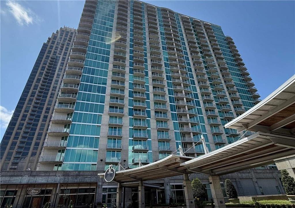 1 bedroom, 1 bathroom, 886 sq ft condominium under contract at 361 17th Street 2018, Atlanta, GA 30363