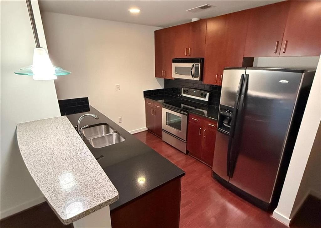 1 bedroom, 1 bathroom, 886 sq ft condominium under contract at 361 17th Street 2018, Atlanta, GA 30363 — photo 4