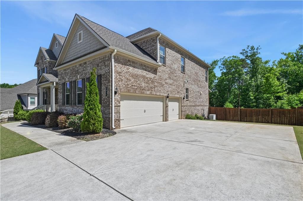 6 bedroom, 6 bathroom, 6,456 sq ft single family residence for sale at 5911 Ashley Falls Lane, Flowery Branch, GA 30542 — photo 9