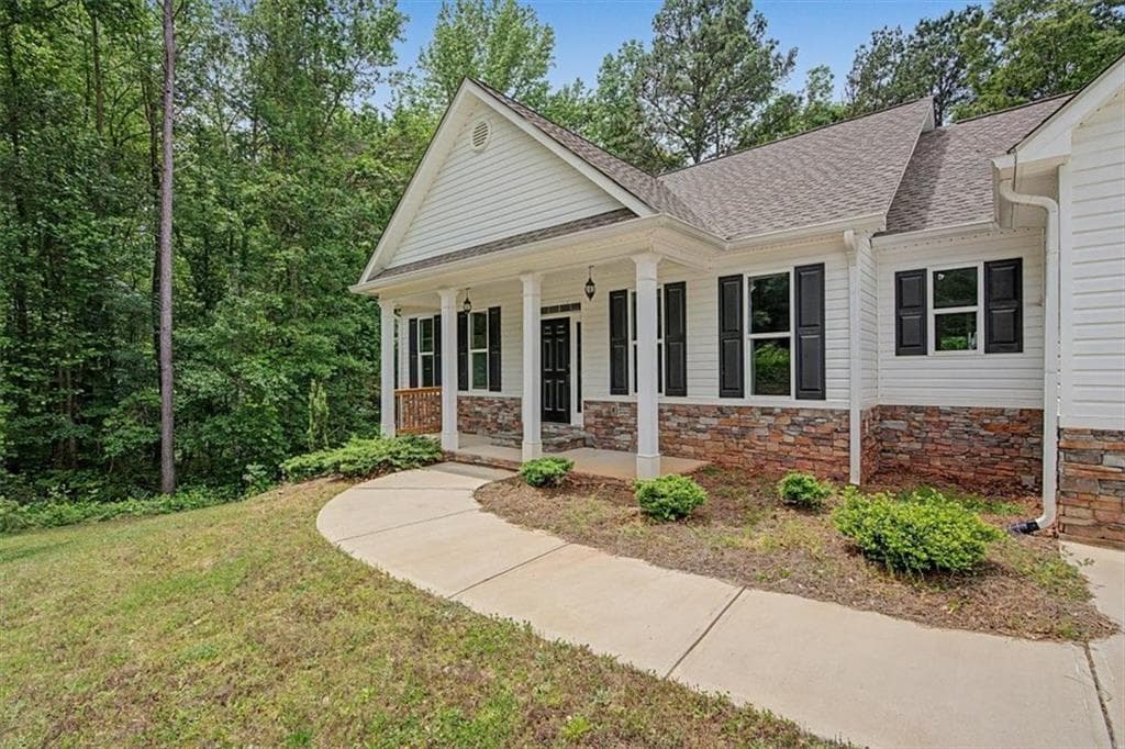 4 bedroom, 3 bathroom, 3,508 sq ft single family residence under contract at 504 Iris Way, Villa Rica, GA 30180 — photo 5