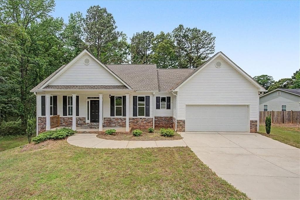 4 bedroom, 3 bathroom, 3,508 sq ft single family residence under contract at 504 Iris Way, Villa Rica, GA 30180 — photo 2