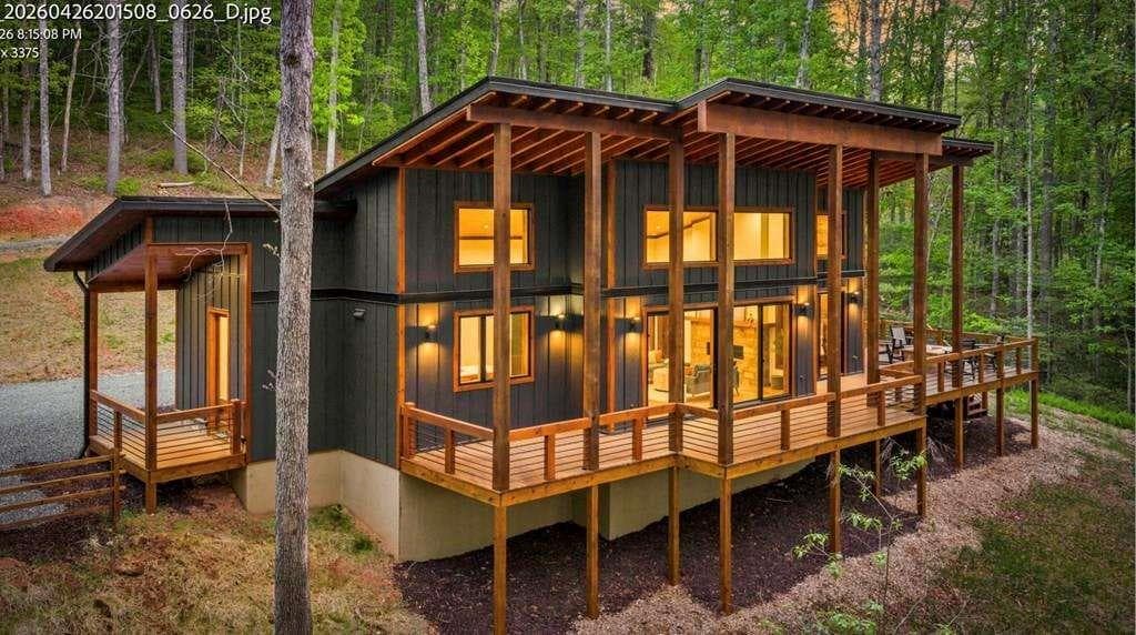 3 bedroom, 3 bathroom, 1,585 sq ft single family residence for sale at 42 Rolling Rapids, Blue Ridge, GA 30513 — photo 4