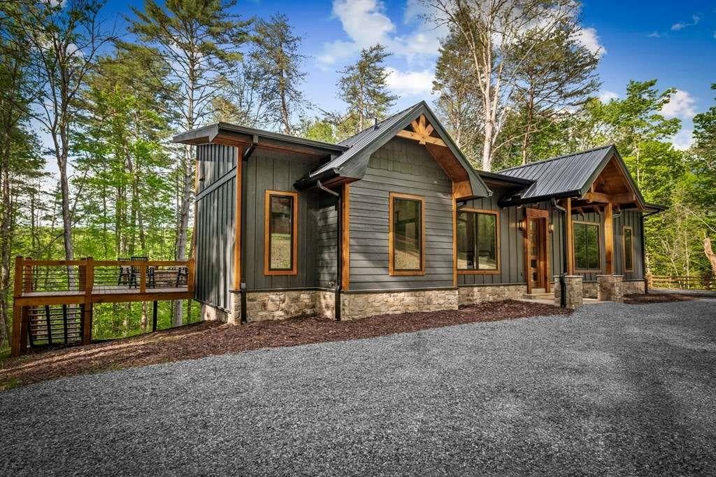 3 bedroom, 3 bathroom, 1,585 sq ft single family residence for sale at 42 Rolling Rapids, Blue Ridge, GA 30513 — photo 1 of 88