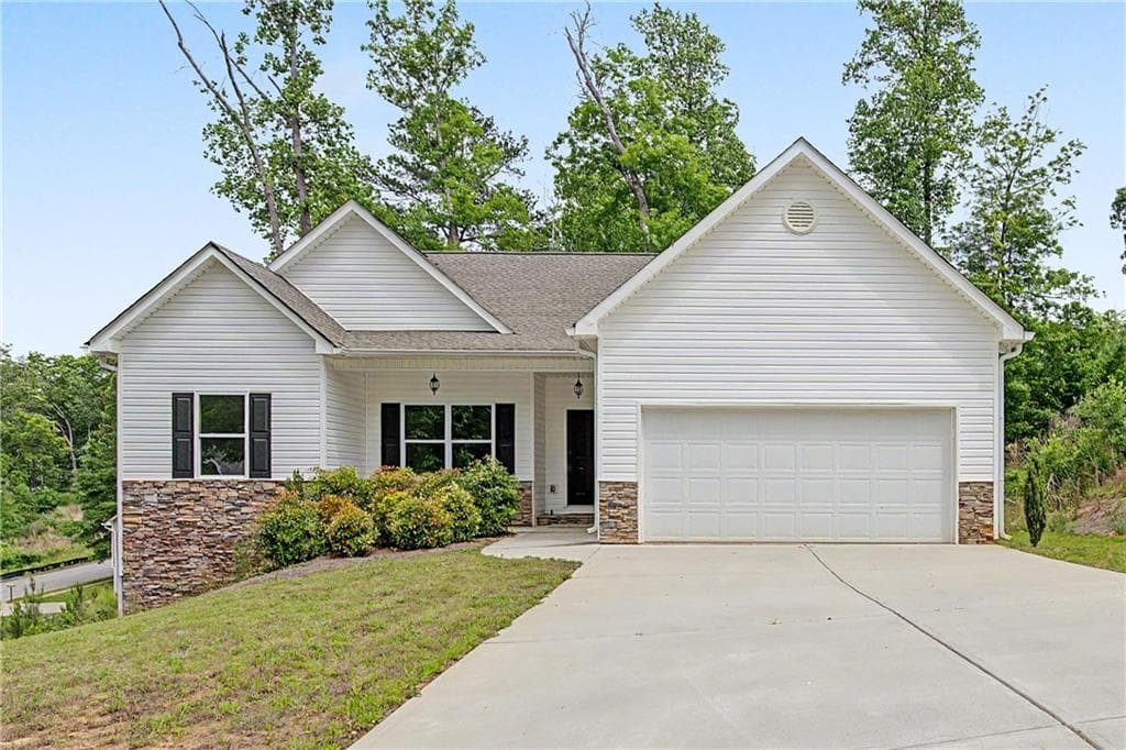 6 bedroom, 3 bathroom, 3,040 sq ft single family residence for sale at 104 Woodside Court, Temple, GA 30179 — photo 2
