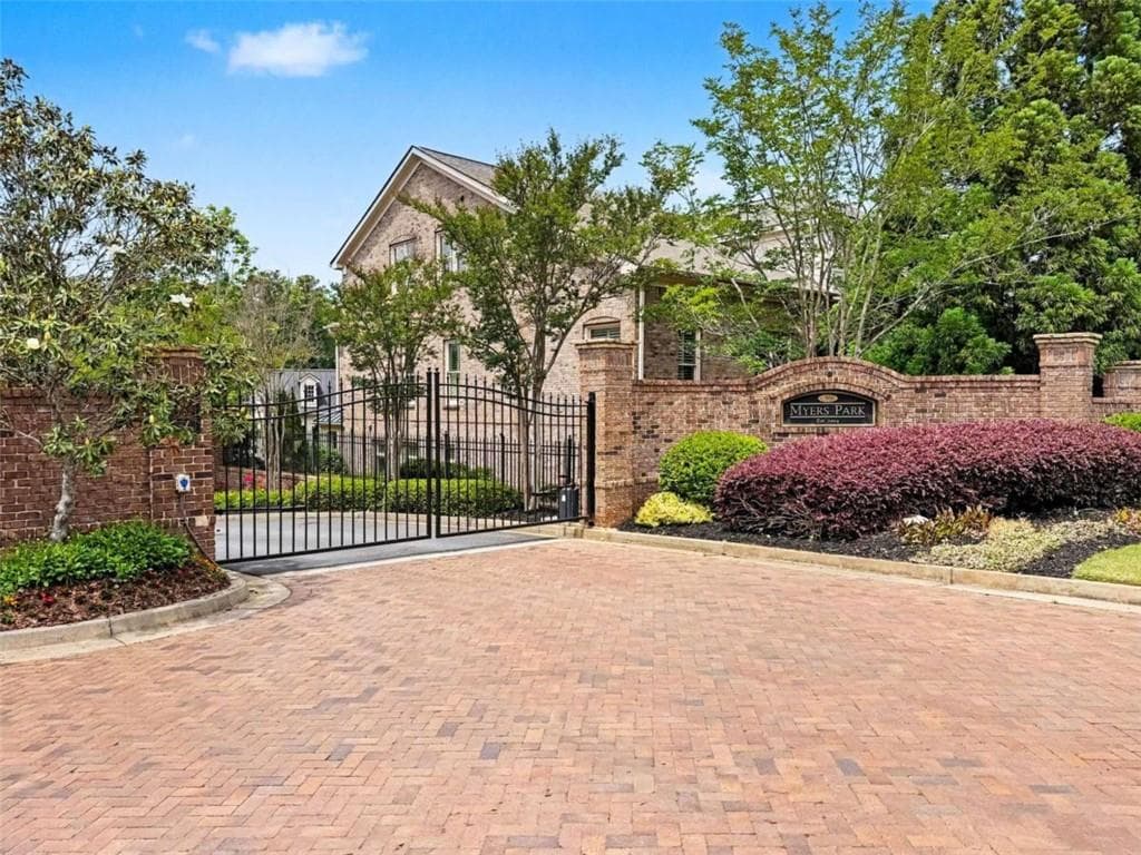 4 bedroom, 6 bathroom, 4,044 sq ft townhouse for sale at 6070 Narcissa Place, Johns Creek, GA 30097 — photo 8