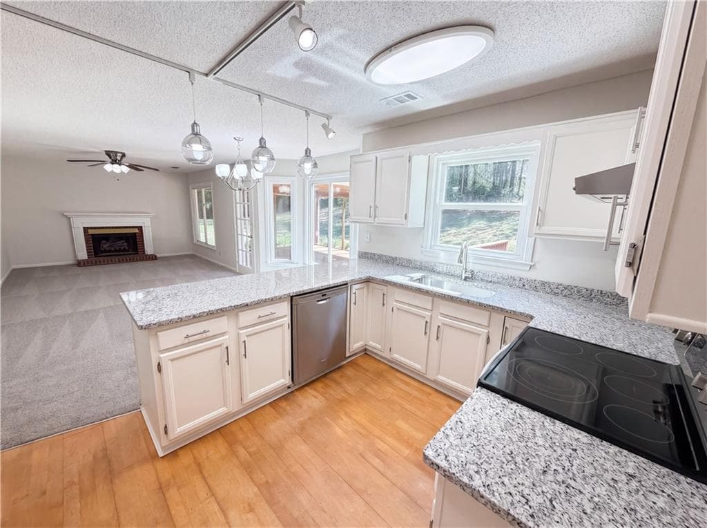 3 bedroom, 3 bathroom, 1,956 sq ft single family residence for sale at 1197 Parkwood chase, Acworth, GA 30102 — photo 2