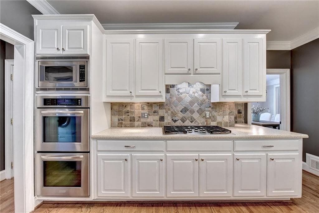 6 bedroom, 4 bathroom, 5,708 sq ft single family residence for sale at 10605 Oxford Mill Circle, Johns Creek, GA 30022 — photo 5