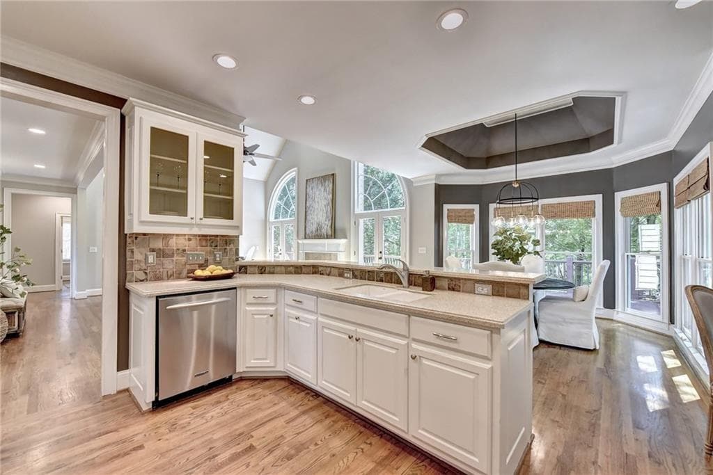 6 bedroom, 4 bathroom, 5,708 sq ft single family residence for sale at 10605 Oxford Mill Circle, Johns Creek, GA 30022 — photo 6