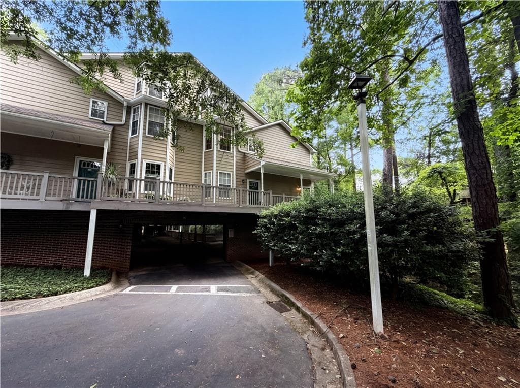 3 bedroom, 3 bathroom, 1,542 sq ft condominium sold at 4491 Pineridge Circle, Atlanta, GA 30338
