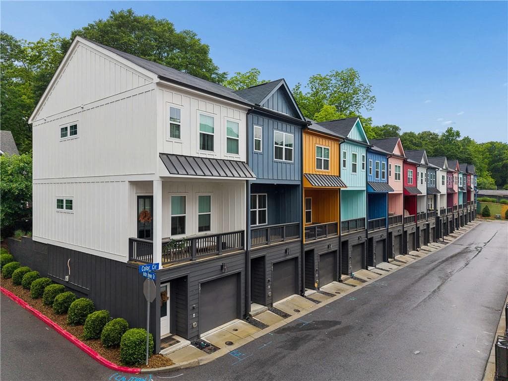 2 bedroom, 2 bathroom, 1,120 sq ft townhouse for sale at 140 COLOR Circle, Atlanta, GA 30317 — photo 1 of 22