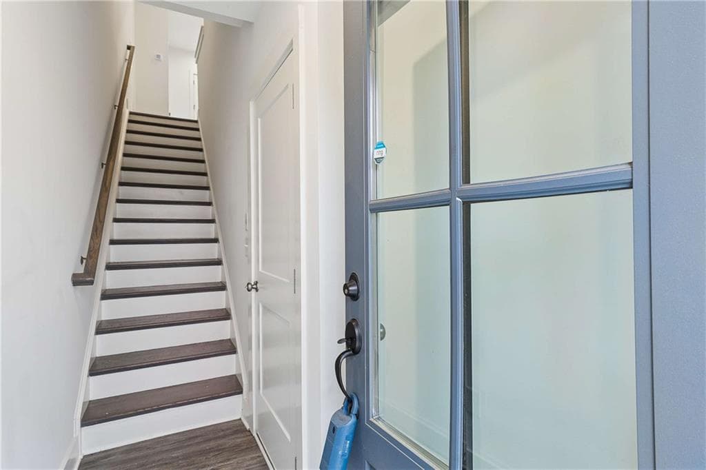 2 bedroom, 2 bathroom, 1,120 sq ft townhouse for sale at 140 COLOR Circle, Atlanta, GA 30317 — photo 2