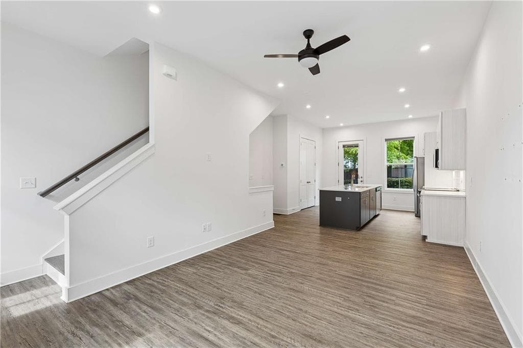 2 bedroom, 2 bathroom, 1,120 sq ft townhouse for sale at 140 COLOR Circle, Atlanta, GA 30317 — photo 6