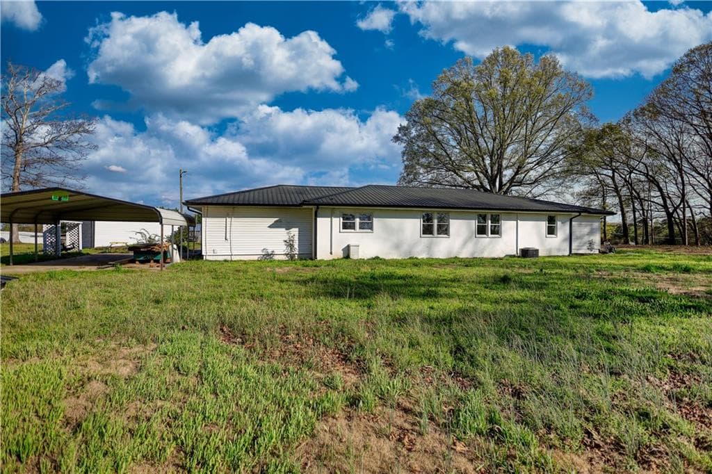 3 bedroom, 2 bathroom, 2,249 sq ft single family residence for sale at 10 Wolfskin Road, Arnoldsville, GA 30619 — photo 3